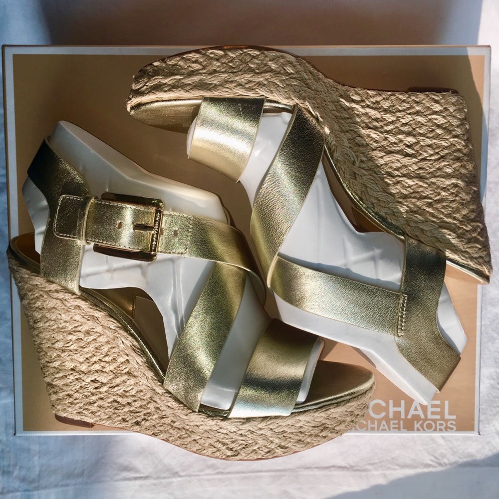 Michael Kors Pale Gold Giovanna Wedge Size 7.5